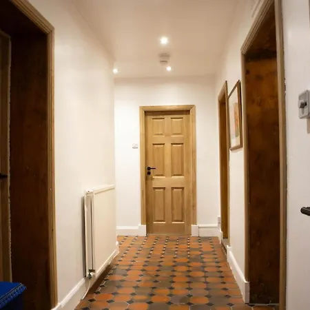 Elegant & Sunny 2Bd Basement Stay, Edinburgh! Exterior photo