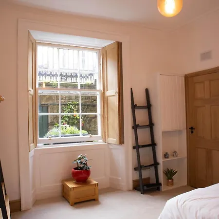 Elegant & Sunny 2Bd Basement Stay, Edinburgh! Exterior photo