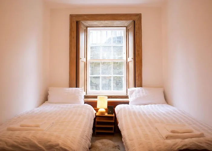 Elegant & Sunny 2Bd Basement Stay, Edinburgh!